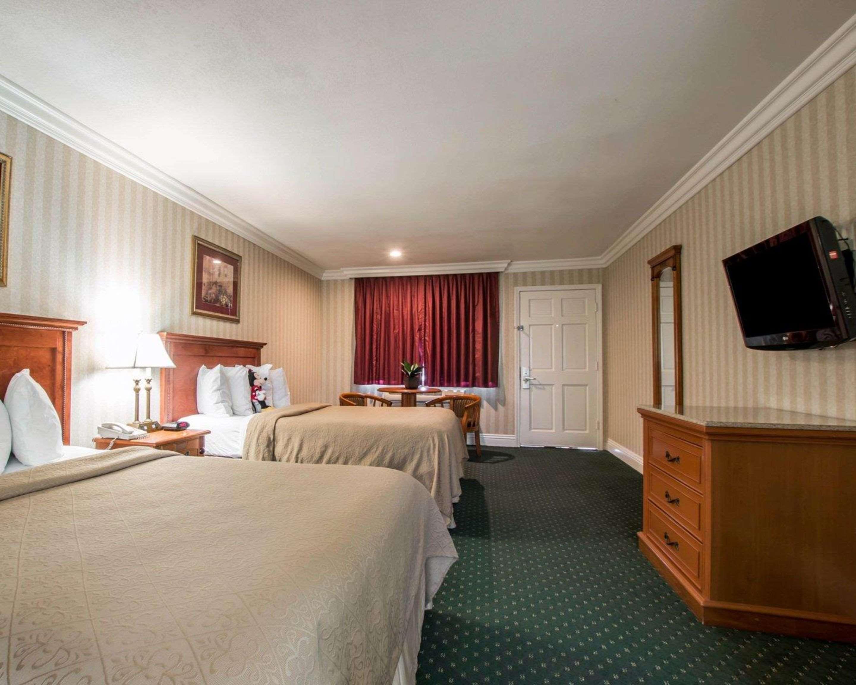 Quality Inn & Suites Anaheim Maingate Exterior photo