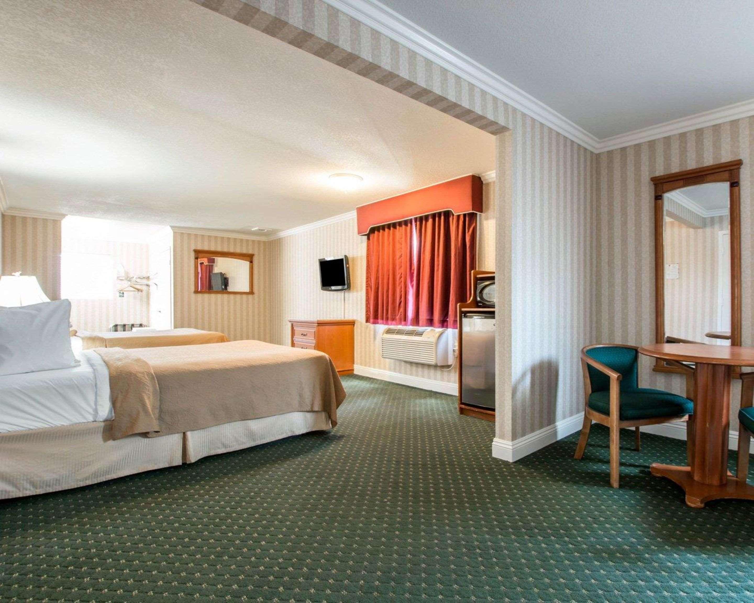 Quality Inn & Suites Anaheim Maingate Exterior photo