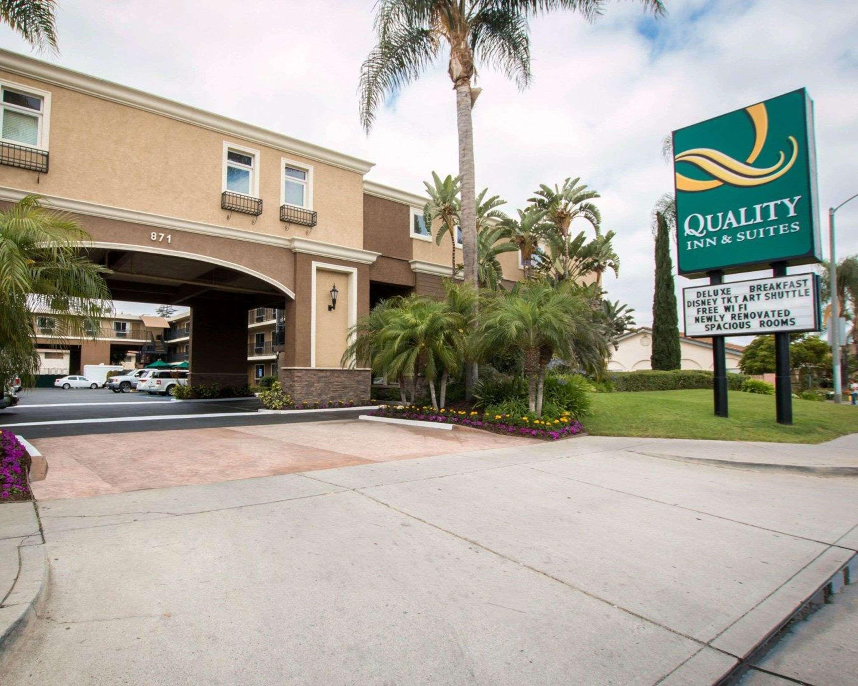Quality Inn & Suites Anaheim Maingate Exterior photo