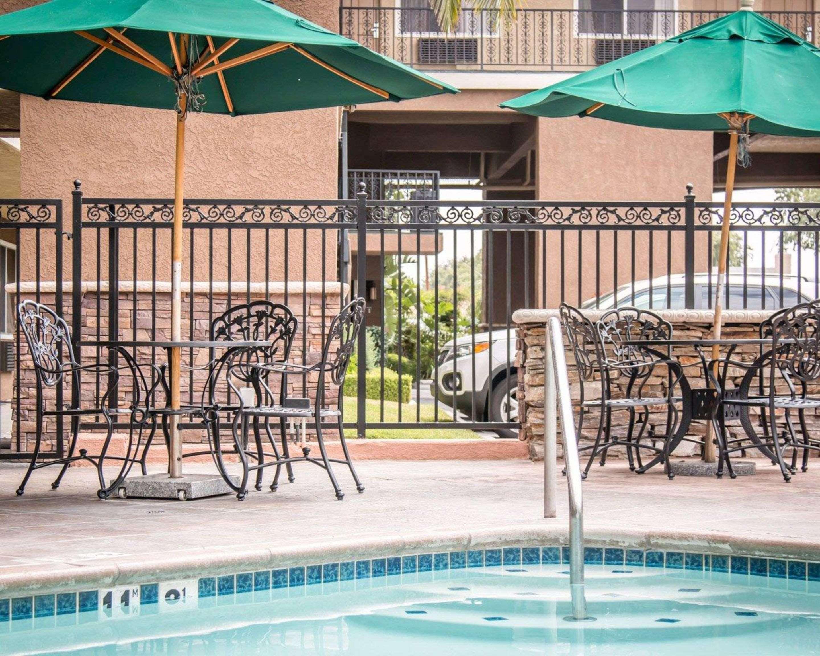 Quality Inn & Suites Anaheim Maingate Exterior photo