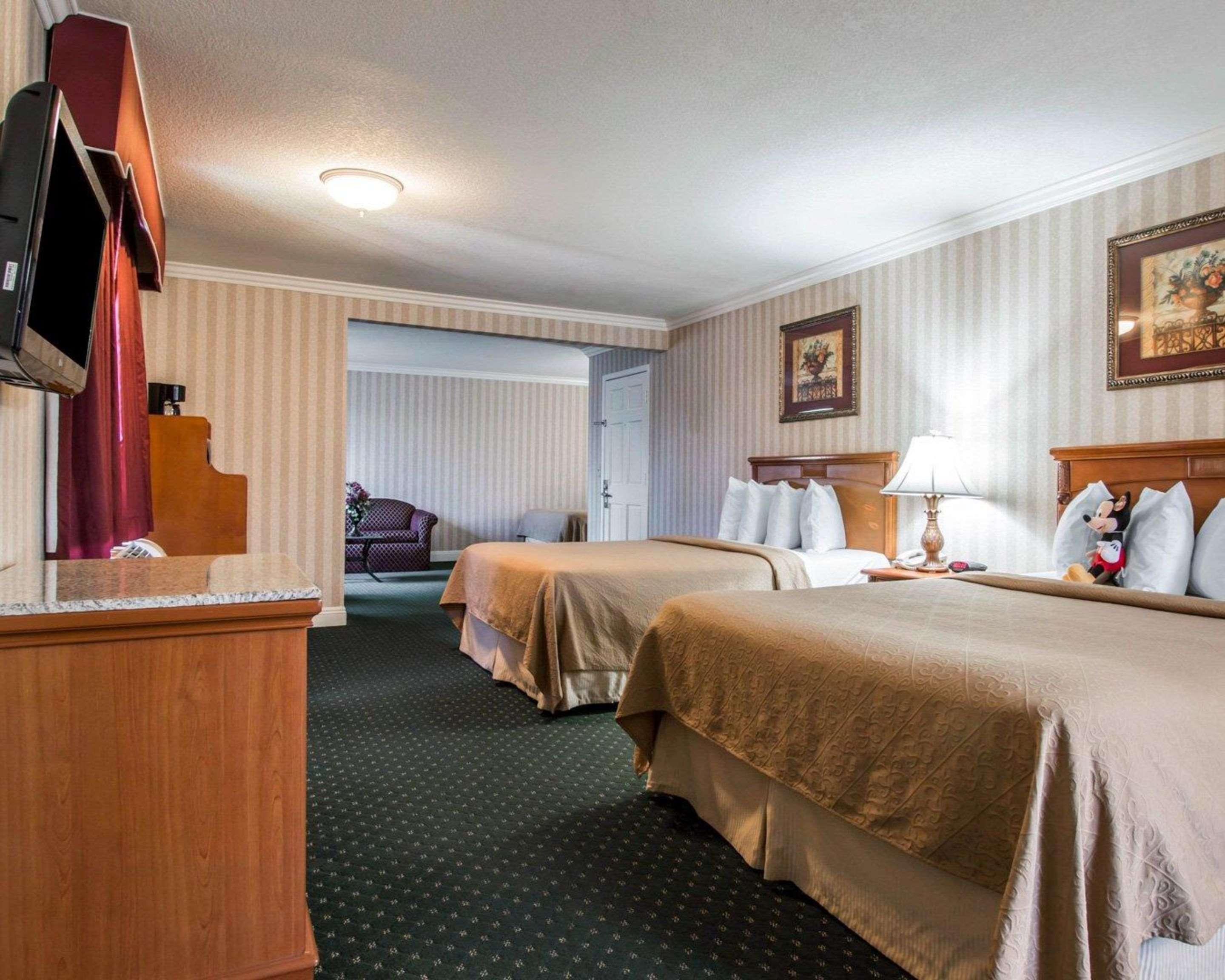 Quality Inn & Suites Anaheim Maingate Exterior photo