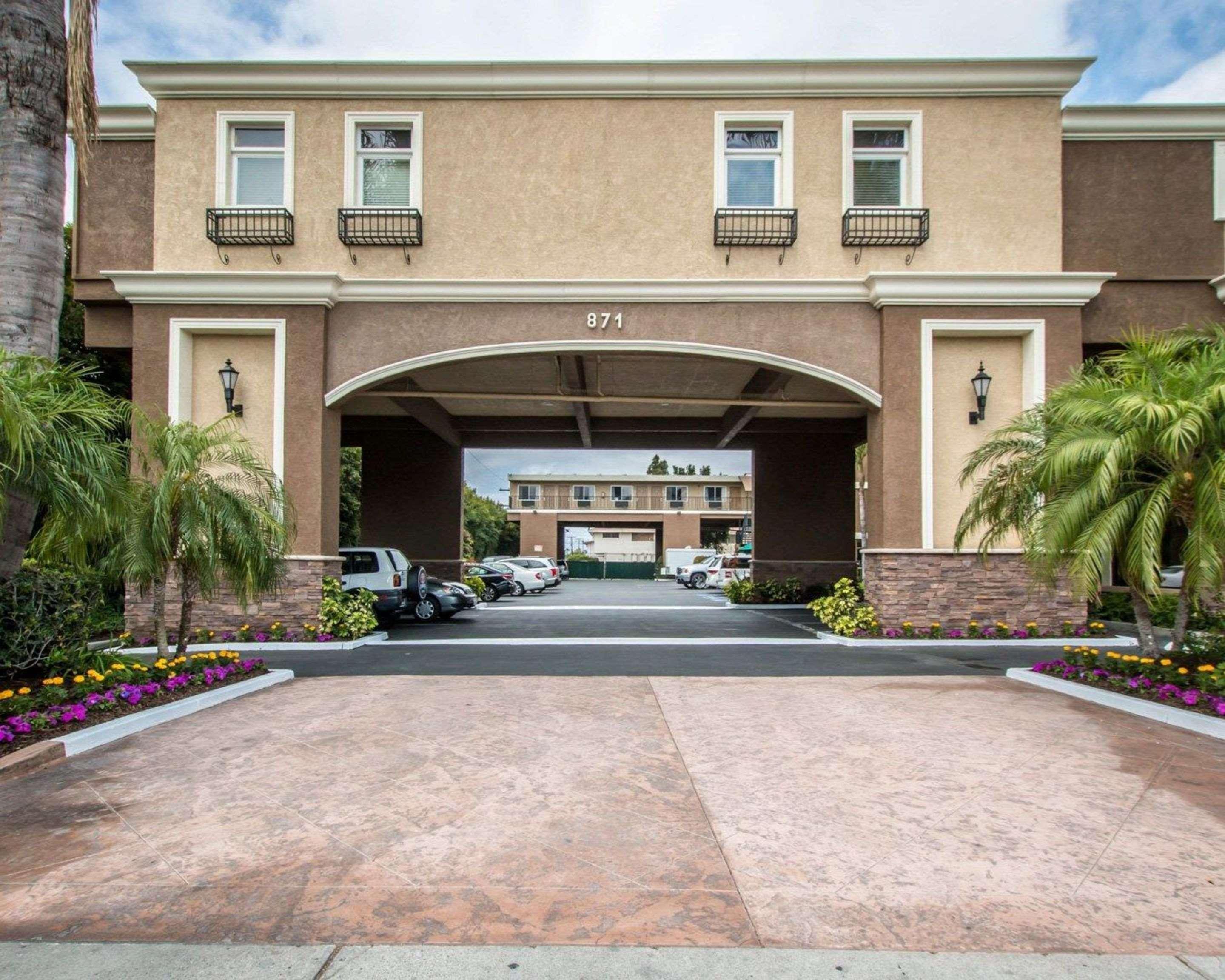 Quality Inn & Suites Anaheim Maingate Exterior photo