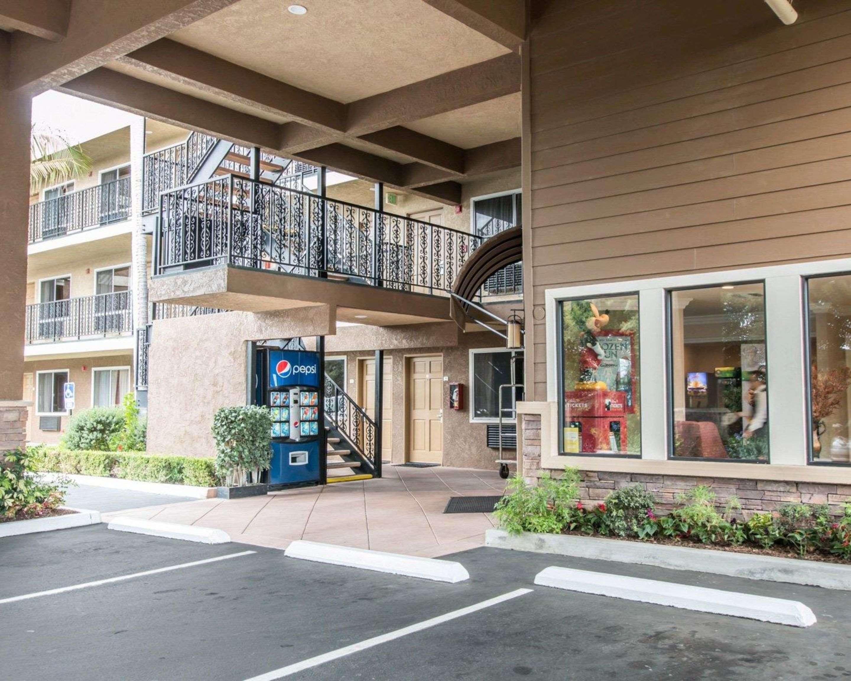 Quality Inn & Suites Anaheim Maingate Exterior photo