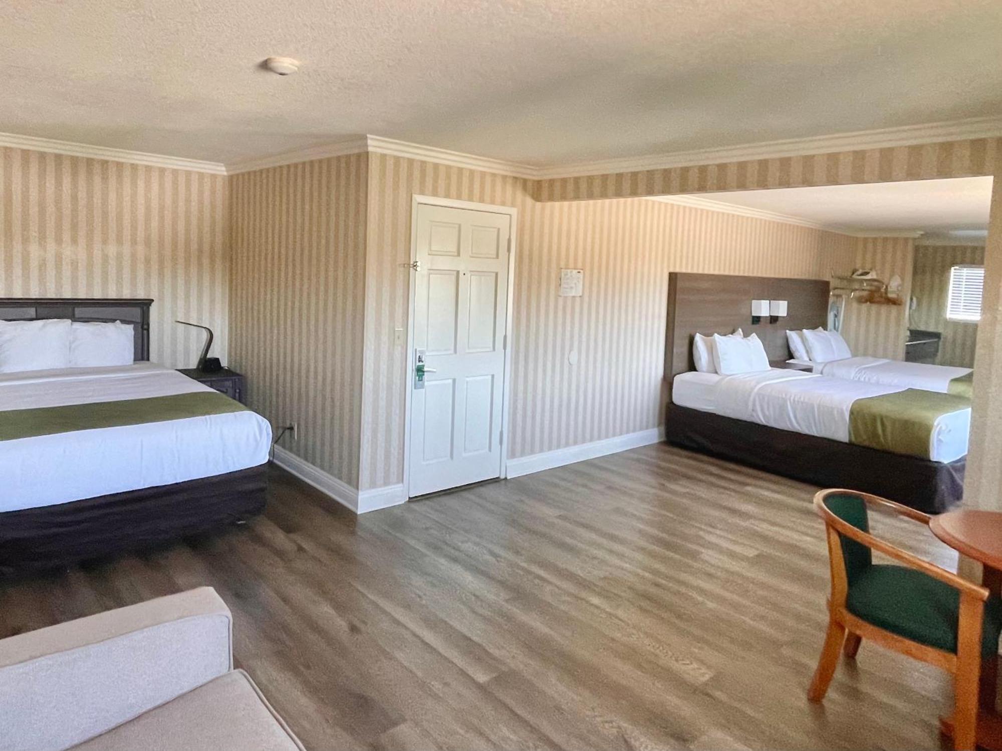 Quality Inn & Suites Anaheim Maingate Exterior photo