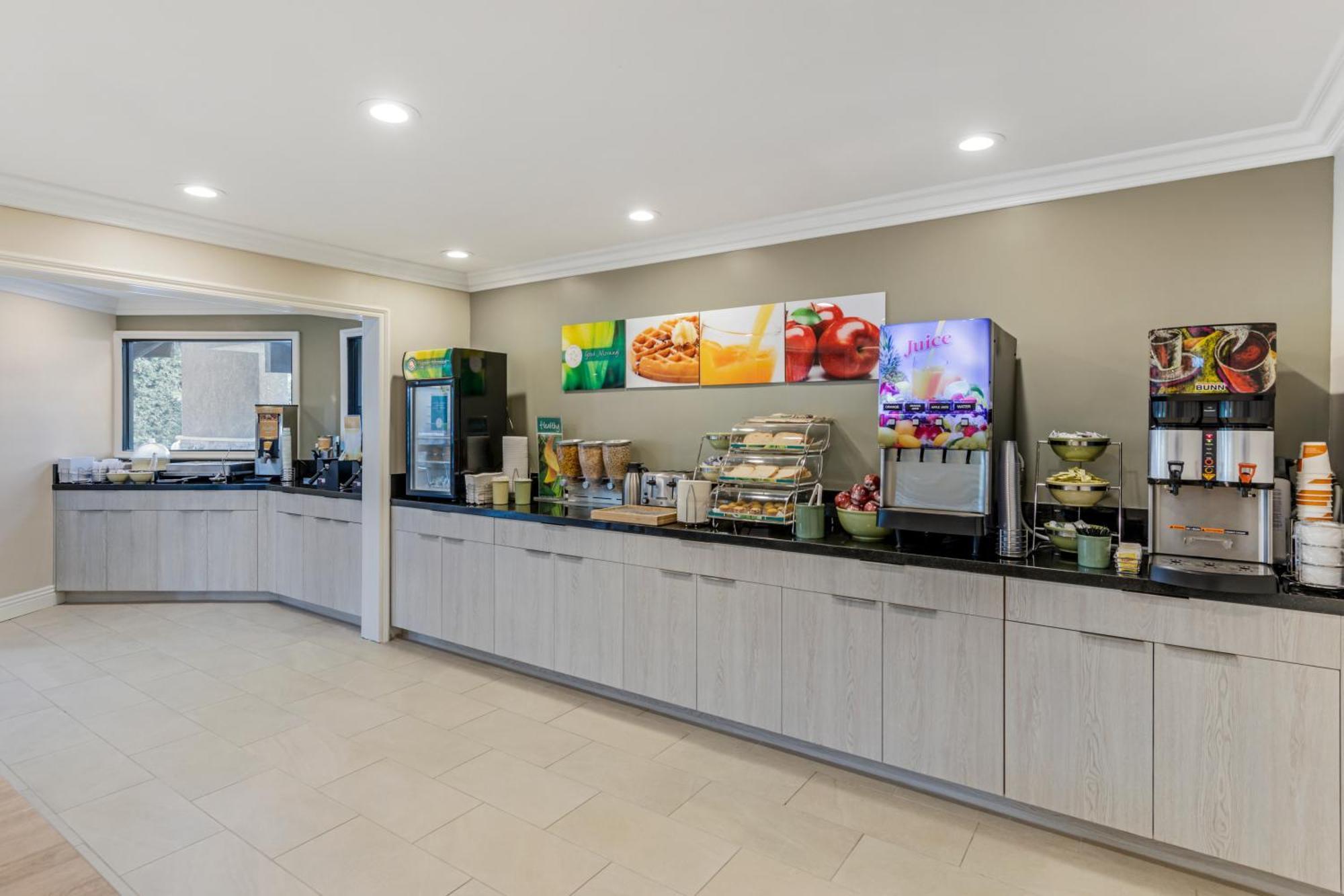 Quality Inn & Suites Anaheim Maingate Exterior photo