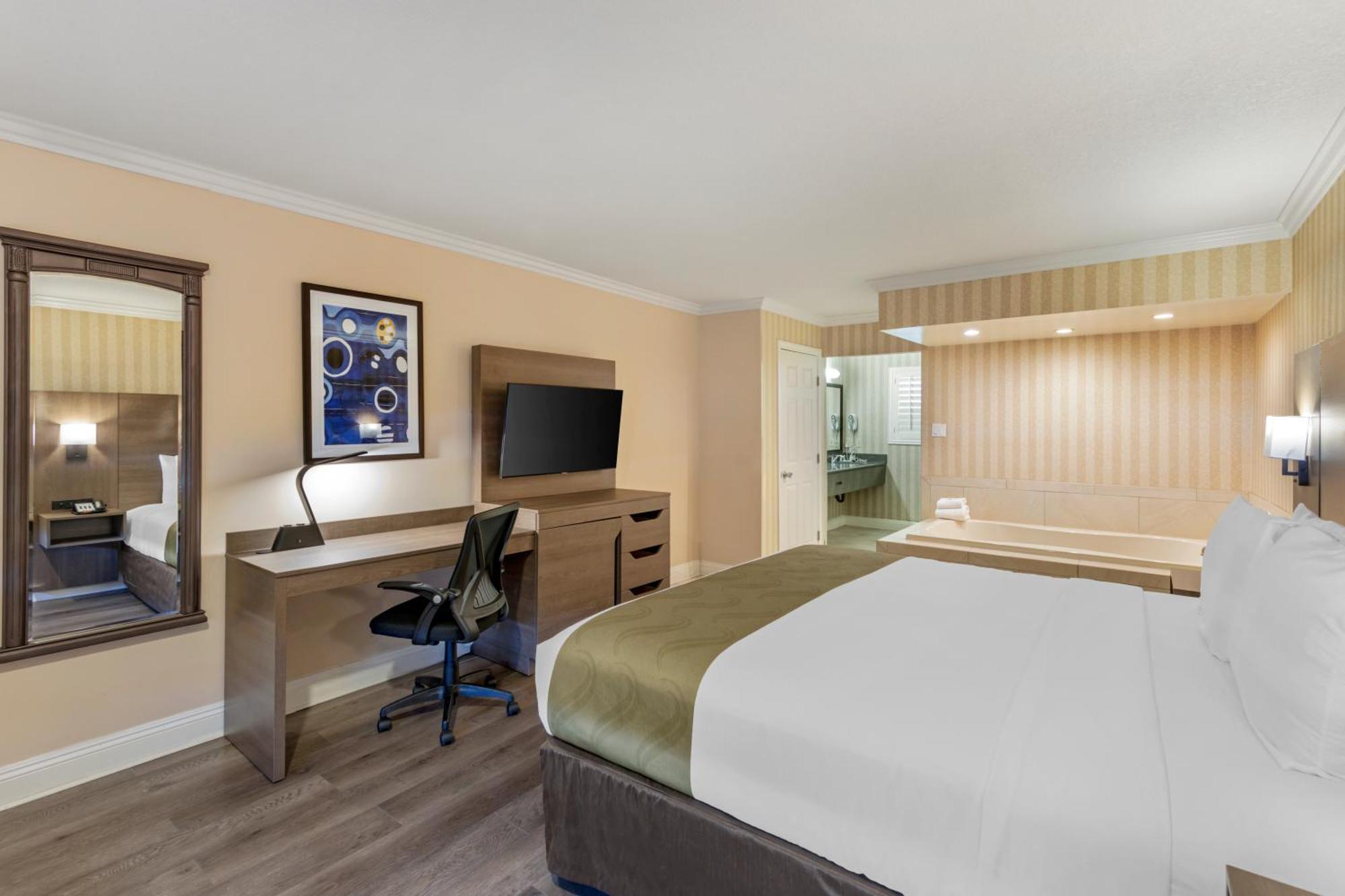 Quality Inn & Suites Anaheim Maingate Exterior photo
