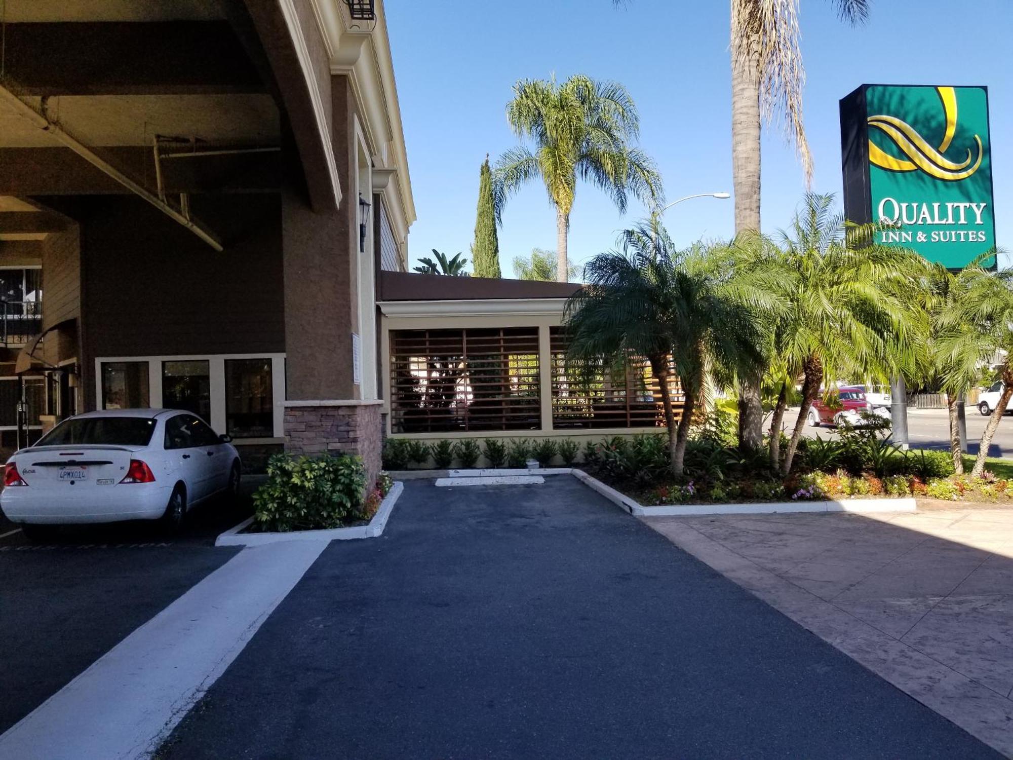 Quality Inn & Suites Anaheim Maingate Exterior photo