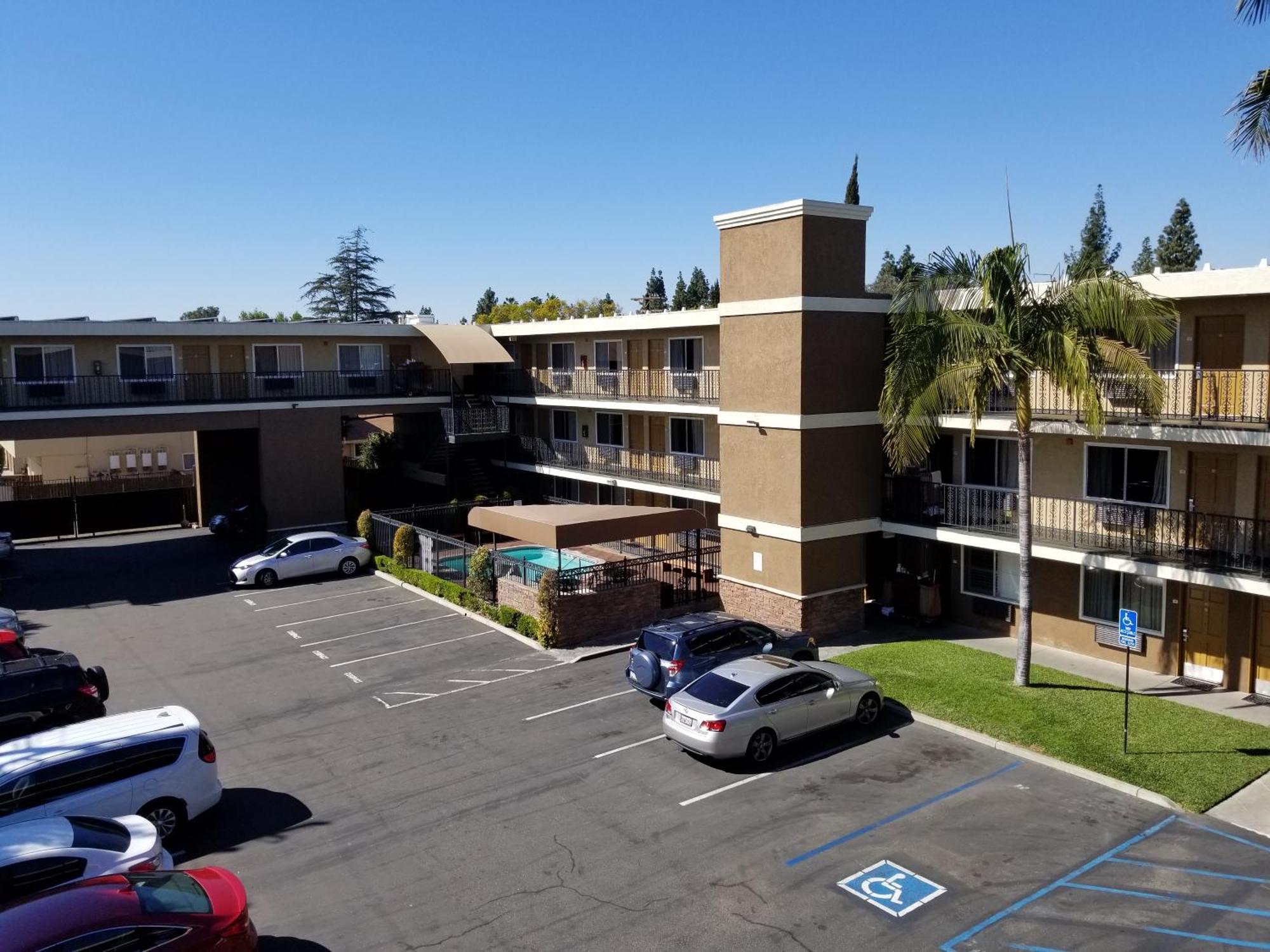 Quality Inn & Suites Anaheim Maingate Exterior photo