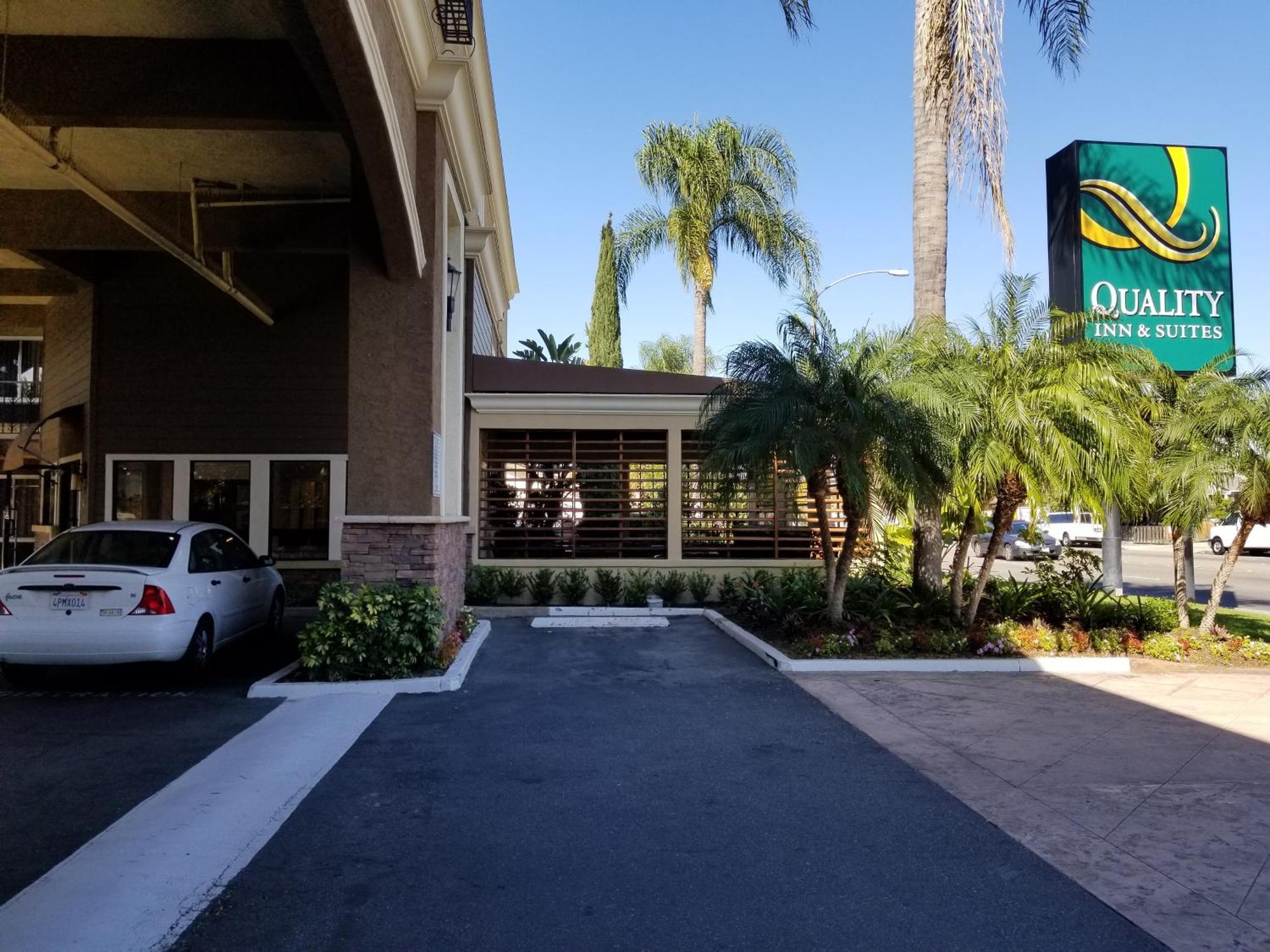 Quality Inn & Suites Anaheim Maingate Exterior photo